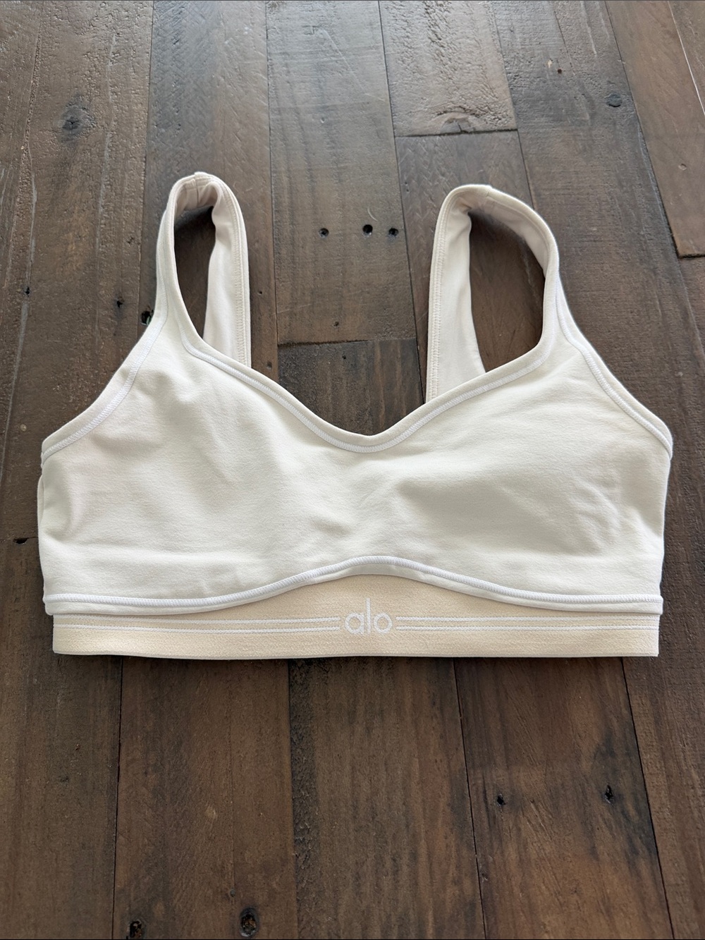 ALO Yoga Cream Heart Throb Bra